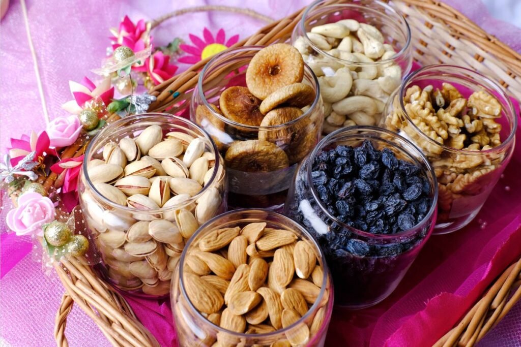 Riešutų rinkiniai dovanoms: kaip išrinkti, supakuoti ir individualizuoti?