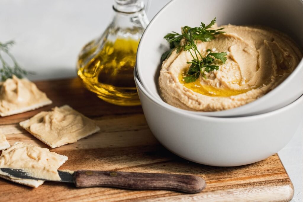 Tahini pasta arba sezamų sėklų sviestas: kuo naudingas, kaip pasigaminti ir kur panaudoti?