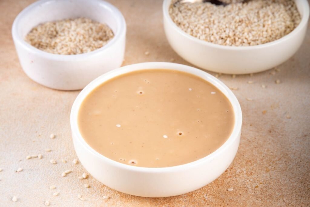 Tahini pasta arba sezamų sėklų sviestas: kuo naudingas, kaip pasigaminti ir kur panaudoti?