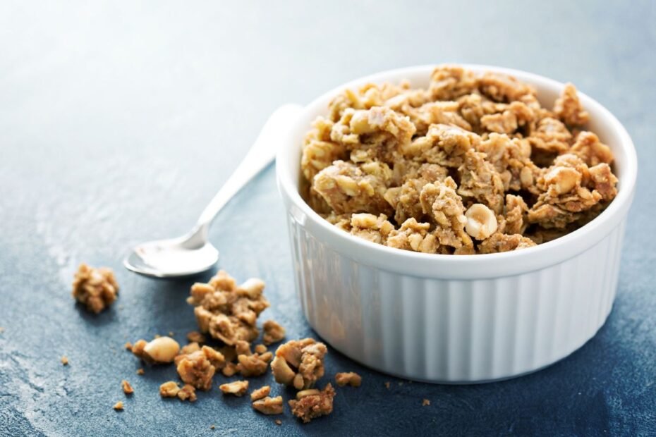 Granola su riešutų sviestu – traškus energijos užtaisas jūsų pusryčių lėkštėje