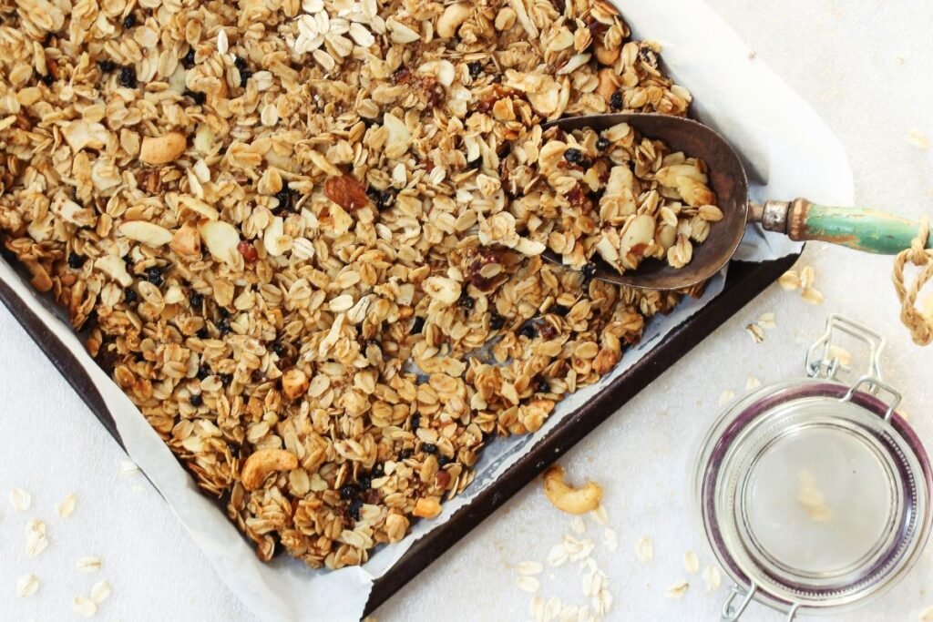 Granola su riešutų sviestu – traškus energijos užtaisas jūsų pusryčių lėkštėje