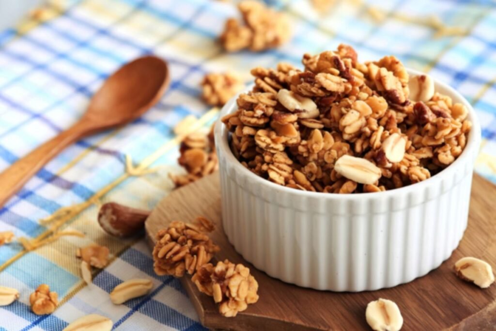 Granola su riešutų sviestu – traškus energijos užtaisas jūsų pusryčių lėkštėje